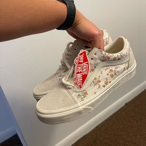 Vans- Womens 8.5- Cream with flowers